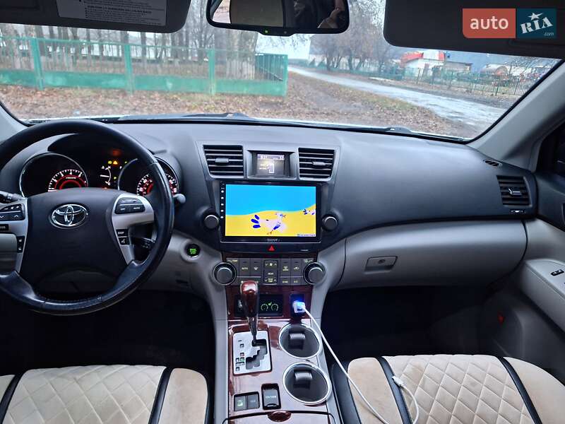 Позашляховик / Кросовер Toyota Highlander 2013 в Монастирищеві