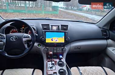 Внедорожник / Кроссовер Toyota Highlander 2013 в 