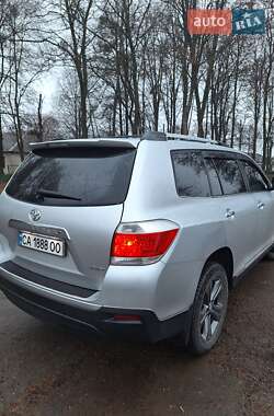 Внедорожник / Кроссовер Toyota Highlander 2013 в 