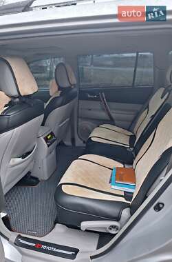 Внедорожник / Кроссовер Toyota Highlander 2013 в 
