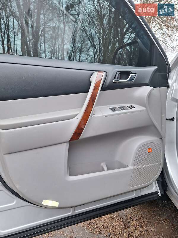 Позашляховик / Кросовер Toyota Highlander 2013 в Монастирищеві