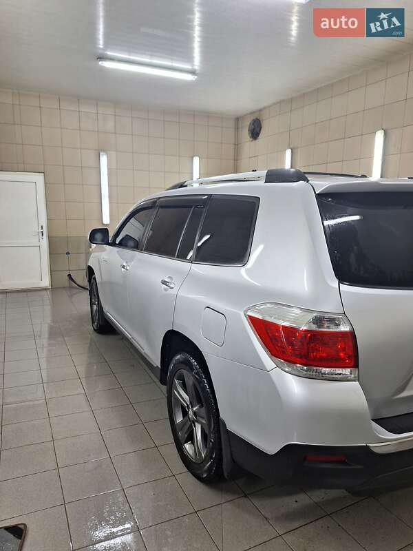 Позашляховик / Кросовер Toyota Highlander 2013 в Монастирищеві