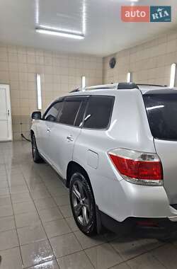Внедорожник / Кроссовер Toyota Highlander 2013 в 