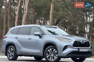 Внедорожник / Кроссовер Toyota Highlander 2021 в 