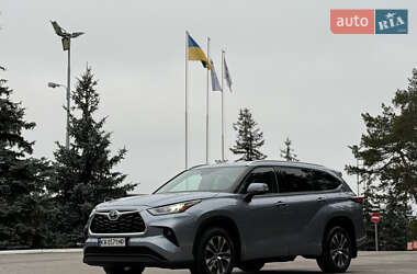 Внедорожник / Кроссовер Toyota Highlander 2021 в 