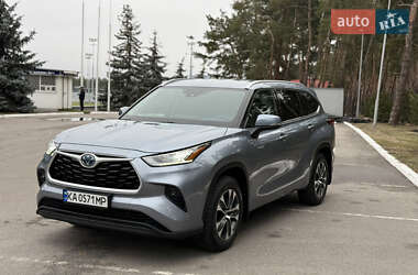 Внедорожник / Кроссовер Toyota Highlander 2021 в 