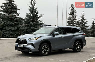 Внедорожник / Кроссовер Toyota Highlander 2021 в 