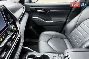 Внедорожник / Кроссовер Toyota Highlander 2021 в 