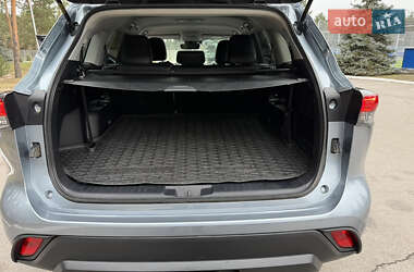 Внедорожник / Кроссовер Toyota Highlander 2021 в 