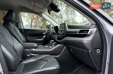Внедорожник / Кроссовер Toyota Highlander 2021 в 