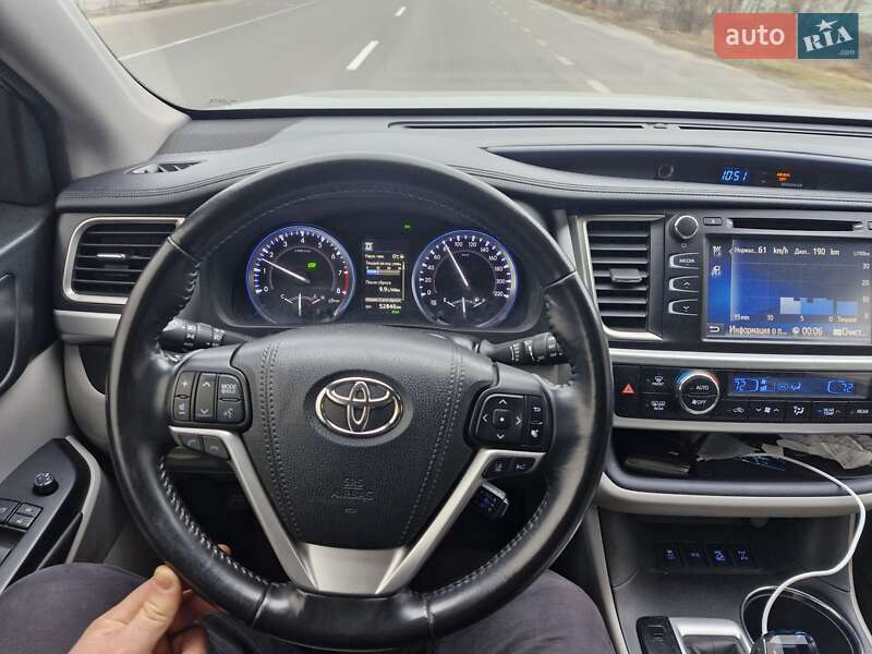Внедорожник / Кроссовер Toyota Highlander 2018 в Чернигове