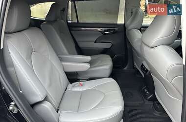 Внедорожник / Кроссовер Toyota Highlander 2023 в 