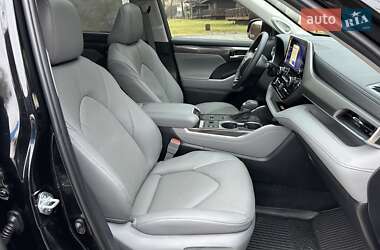Внедорожник / Кроссовер Toyota Highlander 2023 в 