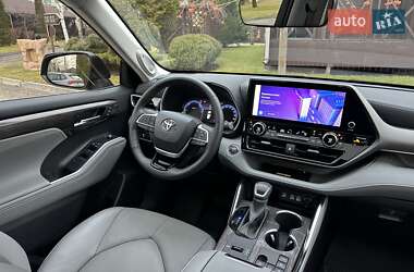 Внедорожник / Кроссовер Toyota Highlander 2023 в 