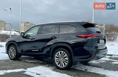 Позашляховик / Кросовер Toyota Highlander 2022 в Львові