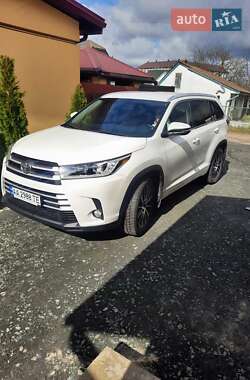 Внедорожник / Кроссовер Toyota Highlander 2017 в Ковеле