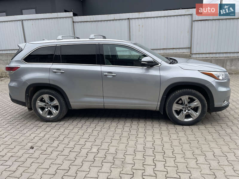 Внедорожник / Кроссовер Toyota Highlander 2016 в Хмельницком