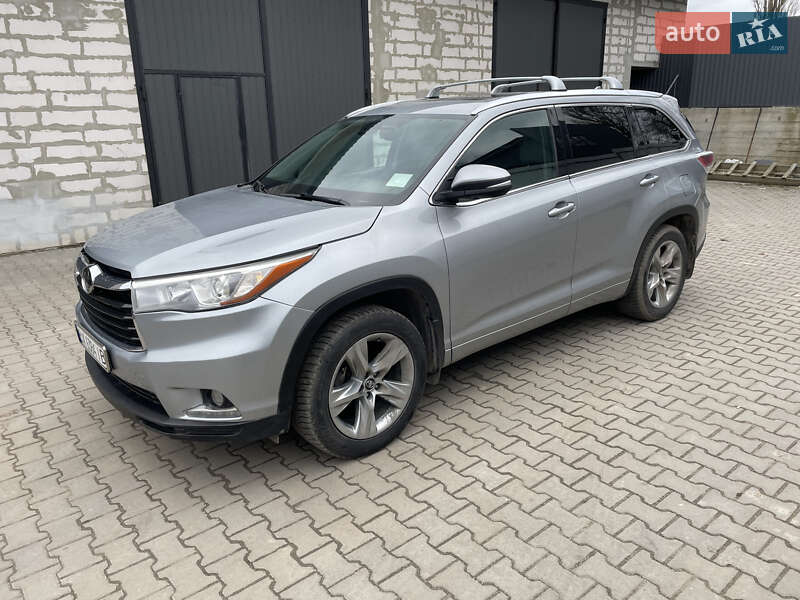 Внедорожник / Кроссовер Toyota Highlander 2016 в Хмельницком