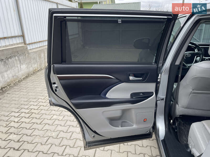 Внедорожник / Кроссовер Toyota Highlander 2016 в Хмельницком