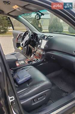 Внедорожник / Кроссовер Toyota Highlander 2010 в 