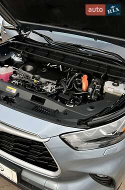 Позашляховик / Кросовер Toyota Highlander 2020 в 