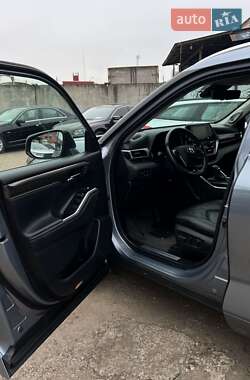 Позашляховик / Кросовер Toyota Highlander 2020 в 
