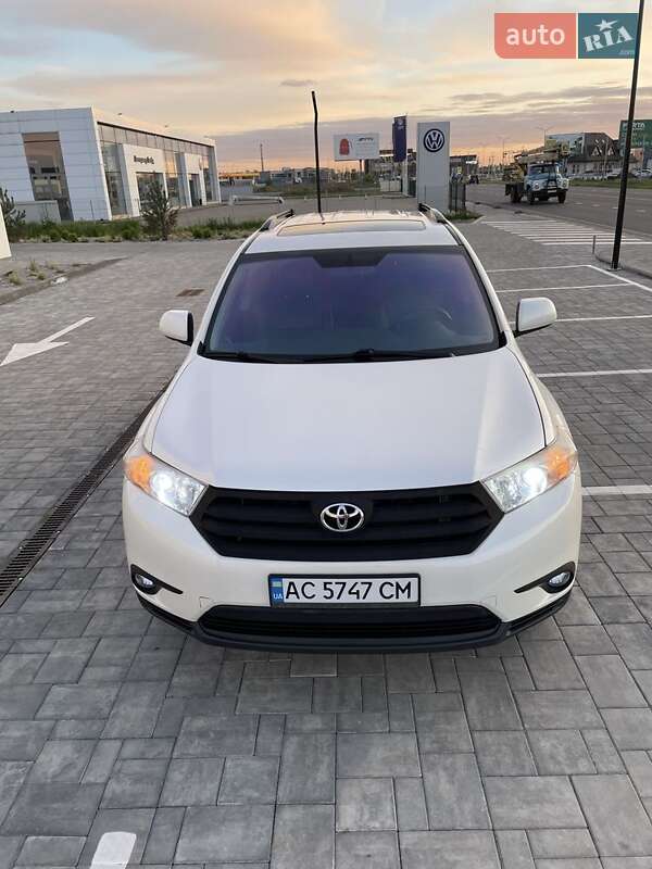 Позашляховик / Кросовер Toyota Highlander 2013 в 