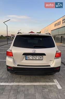 Позашляховик / Кросовер Toyota Highlander 2013 в Луцьку