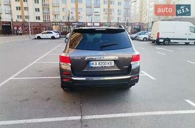 Внедорожник / Кроссовер Toyota Highlander 2012 в 