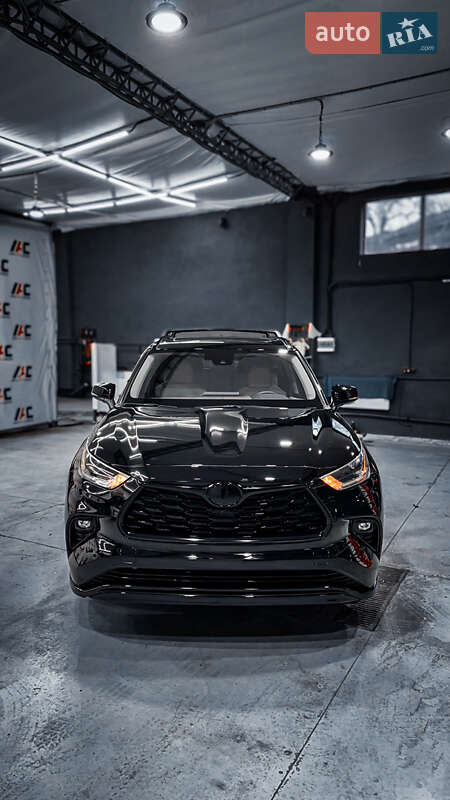 Внедорожник / Кроссовер Toyota Highlander 2021 в 
