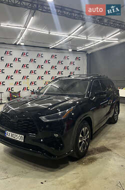 Внедорожник / Кроссовер Toyota Highlander 2021 в 