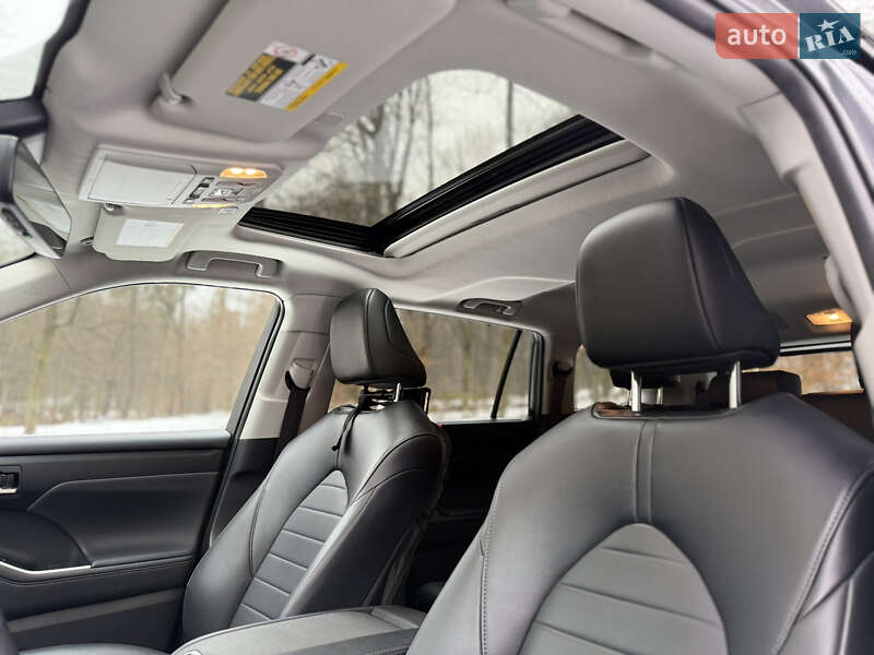 Внедорожник / Кроссовер Toyota Highlander 2023 в Львове