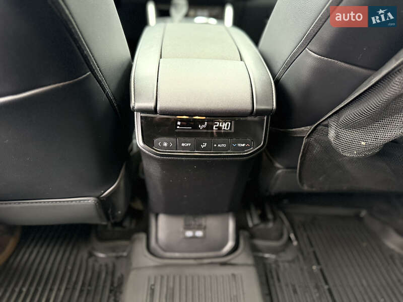 Внедорожник / Кроссовер Toyota Highlander 2023 в Львове