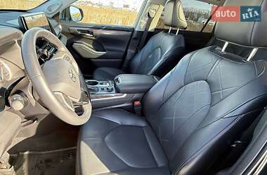 Внедорожник / Кроссовер Toyota Highlander 2022 в 