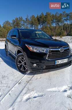 Внедорожник / Кроссовер Toyota Highlander 2015 в Сарнах