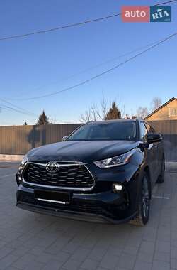 Внедорожник / Кроссовер Toyota Highlander 2022 в 