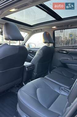 Внедорожник / Кроссовер Toyota Highlander 2022 в 