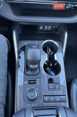 Внедорожник / Кроссовер Toyota Highlander 2022 в 