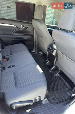 Внедорожник / Кроссовер Toyota Highlander 2019 в 