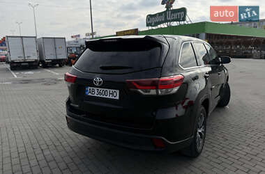 Внедорожник / Кроссовер Toyota Highlander 2016 в 