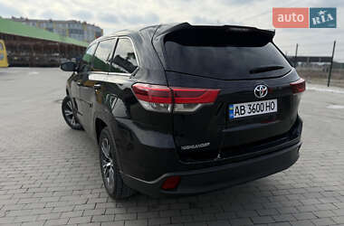 Внедорожник / Кроссовер Toyota Highlander 2016 в 