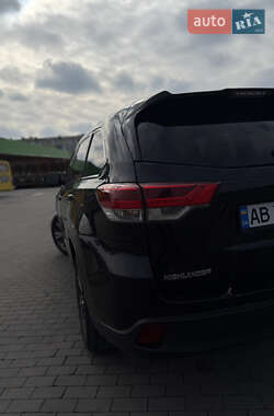 Внедорожник / Кроссовер Toyota Highlander 2016 в 