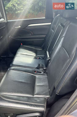 Внедорожник / Кроссовер Toyota Highlander 2014 в 