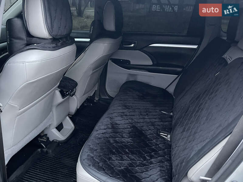 Внедорожник / Кроссовер Toyota Highlander 2018 в Киеве фото 6 Внедорожник / Кроссовер Toyota Highlander 2018 в Киеве