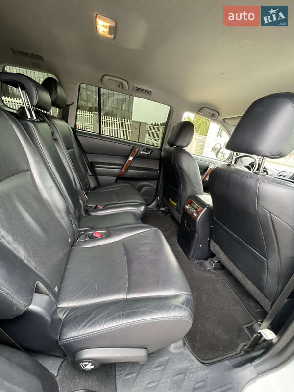 Внедорожник / Кроссовер Toyota Highlander 2012 в Черновцах