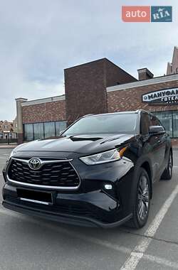 Внедорожник / Кроссовер Toyota Highlander 2022 в 