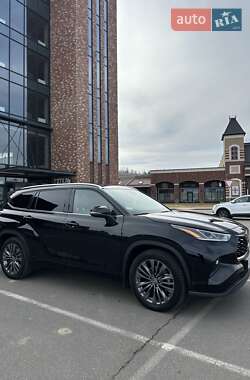 Внедорожник / Кроссовер Toyota Highlander 2022 в 
