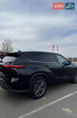 Внедорожник / Кроссовер Toyota Highlander 2022 в 