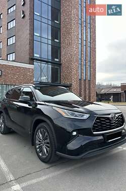 Внедорожник / Кроссовер Toyota Highlander 2022 в 