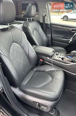 Внедорожник / Кроссовер Toyota Highlander 2022 в 